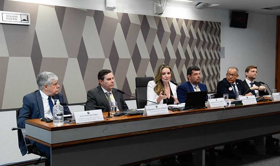 Audiência presidida pela senadora Augusta Brito integra série de debates da CCJ sobre substituição de tributos (Foto: Roque de Sá/Agência Senado)
