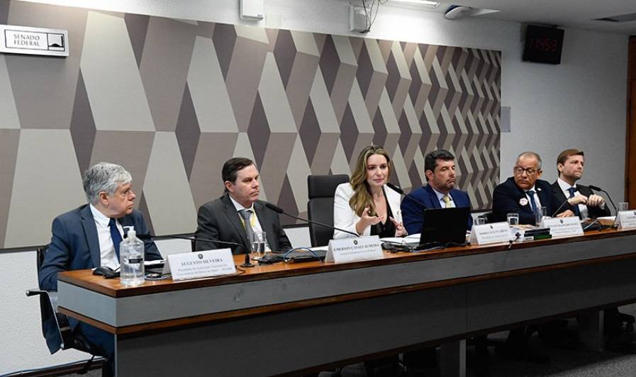 Audiência presidida pela senadora Augusta Brito integra série de debates da CCJ sobre substituição de tributos (Foto: Roque de Sá/Agência Senado)