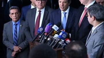 O ministro da Fazenda, Fernando Haddad, fala sobre o pacote fiscal no Senado, ao lado do presidente da Casa, Rodrigo Pacheco (Foto: Andressa Anholete/Agência Senado)