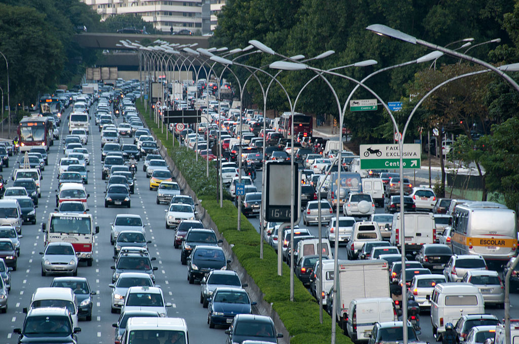 Trânsito em São Paulo registra maiores congestionamentos para dezembro ...