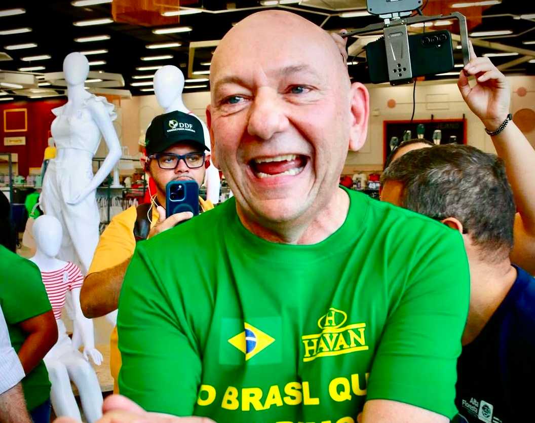 Imagem ilustrativa sobre Luciano Hang ironiza crise das Casas Bahia: “Parece piada, mas é o Brasil” e revela plano ambicioso para Havan