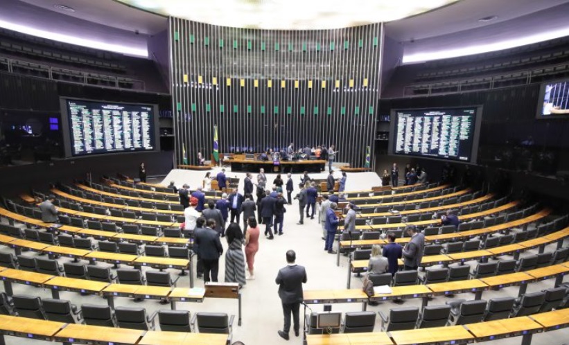 Comissão especial sobre as PECs da escala 6×1 é instalada na Câmara