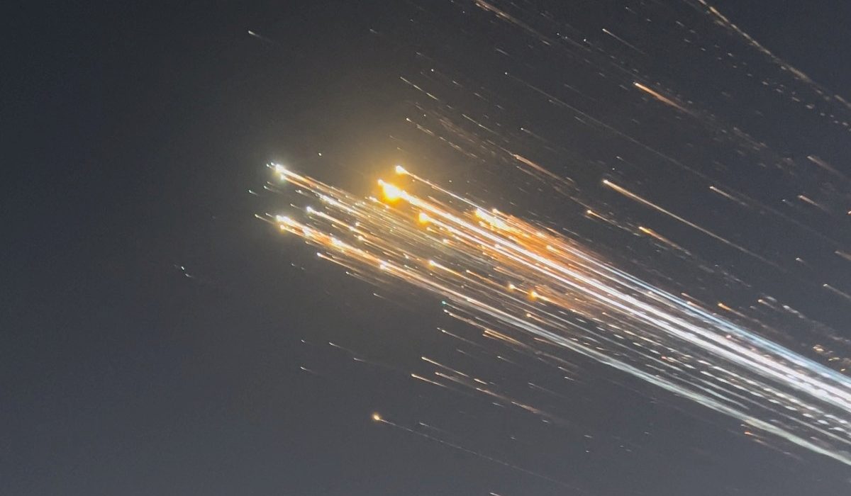 Toda semana, uma tonelada de lixo espacial despenca sem controle sobre a Terra