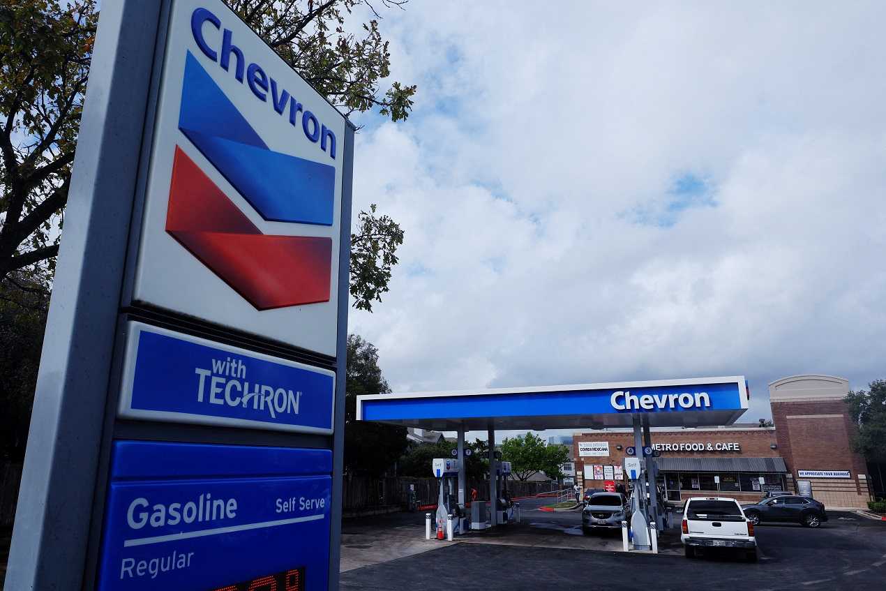 Chevron lucra mais que o esperado no 1º tri, a US$ 2,21 bi, mas receita  decepciona