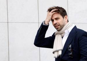 Piqué chora ao depor sobre caso de comissão milionária: “Outro país faria estátua”