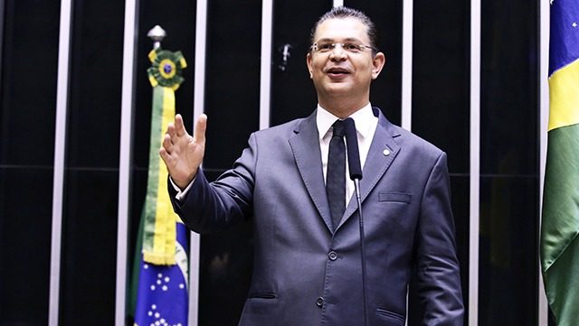 Sóstenes diz que Bolsonaro é plano A para 2026, mesmo inelegível até 2030