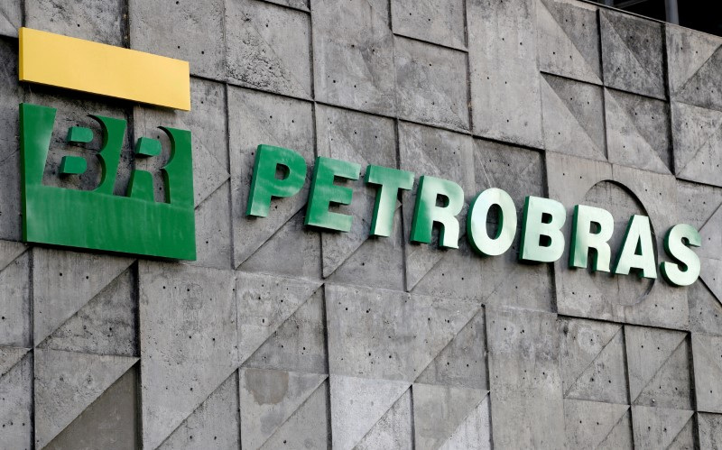 Subsídio cruzado? Petrobras está vendendo gasolina mais cara e diesel mais barato