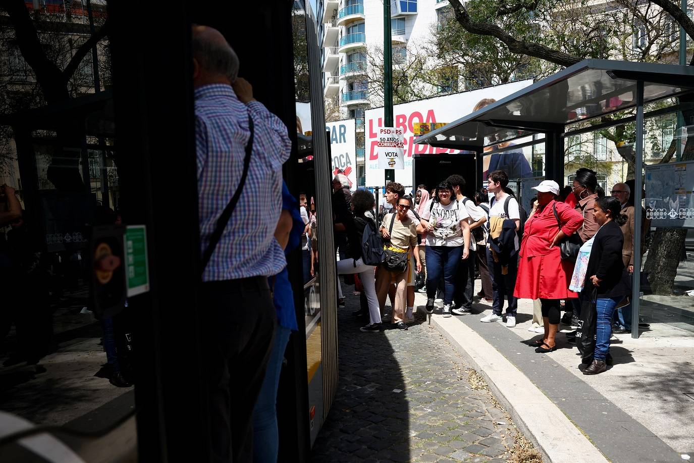 Greve dos rodoviários no Rio chega ao terceiro dia; trens e metrô reforçam operação