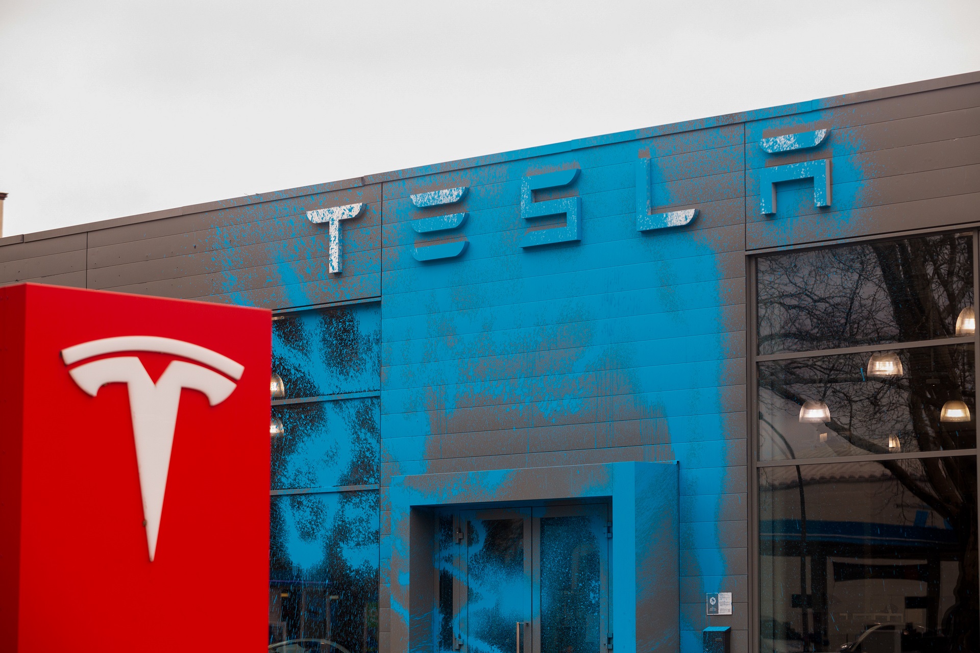 Entregas trimestrais da Tesla podem continuar em queda