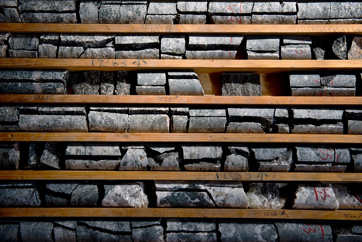 EUA e Brasil negociam acordo federal sobre minerais críticos em meio a tensões