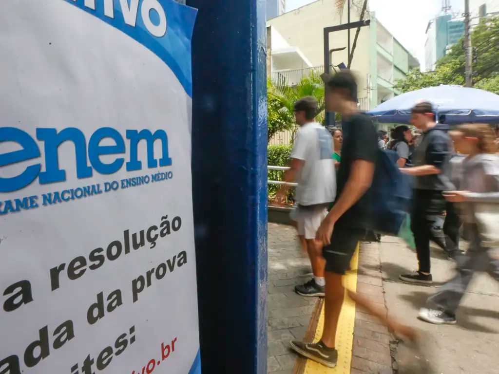 Prazo para pagar taxa de inscrição do Enem 2025 vai até sexta-feira