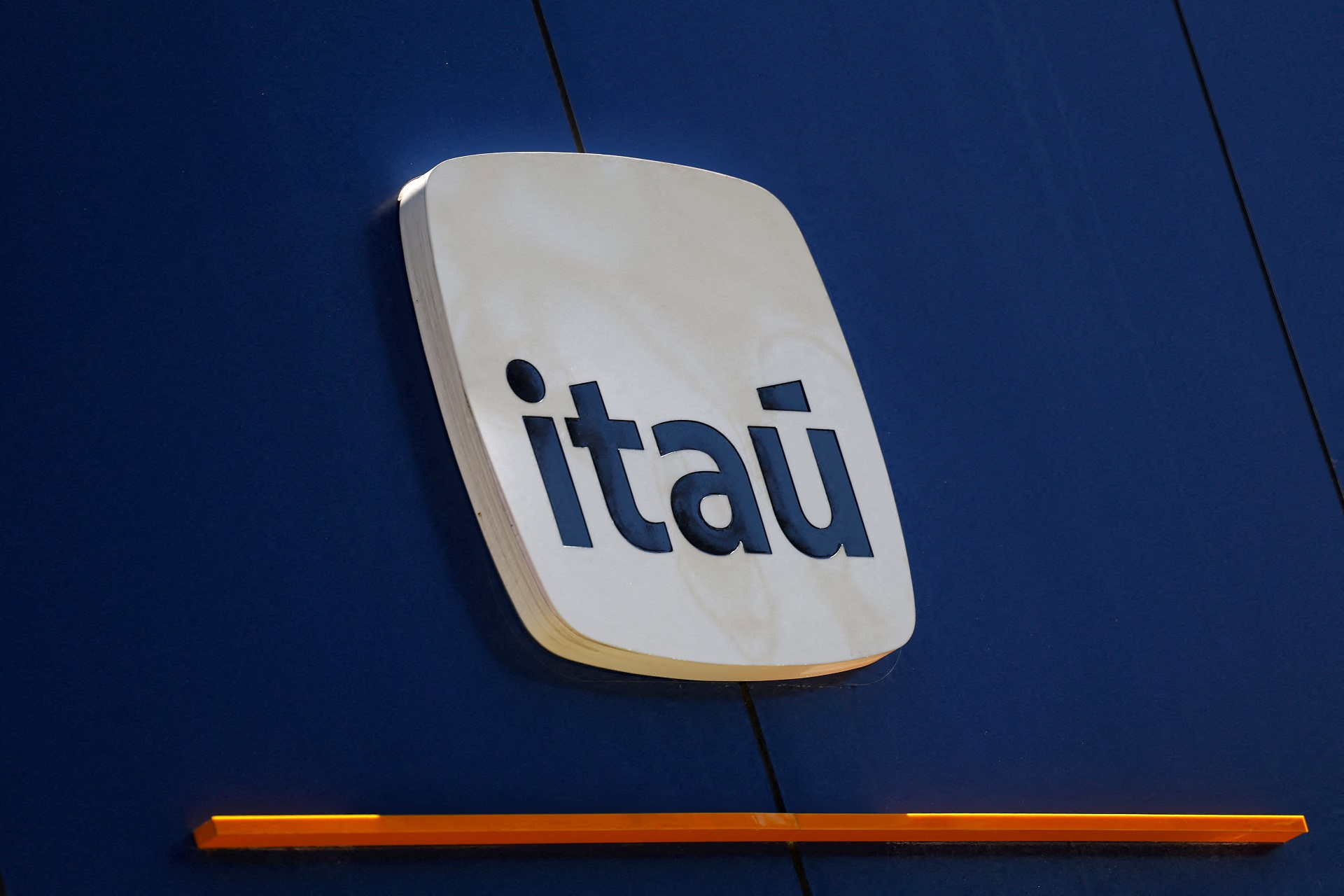 Itaú (ITUB4) anuncia recompra de R$ 3,6 bilhões em letras financeiras