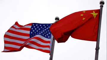 Bandeiras dos EUA e da China