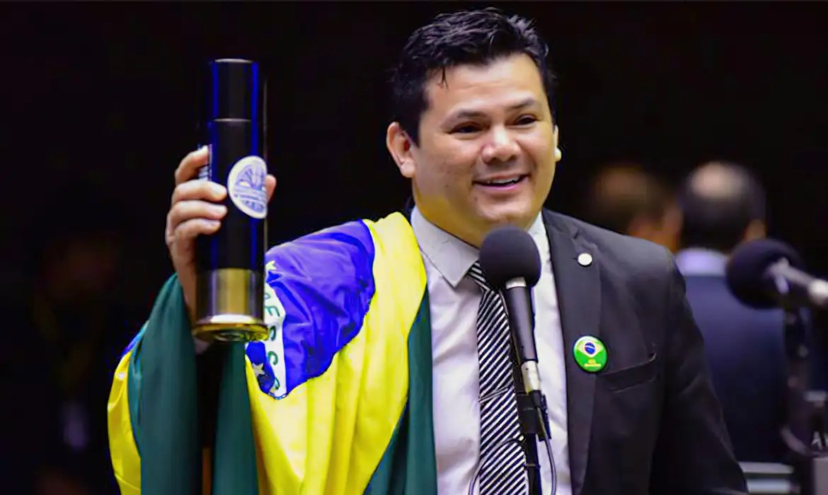 1ª Turma do STF torna deputado Gilvan da Federal réu por injúria contra Lula