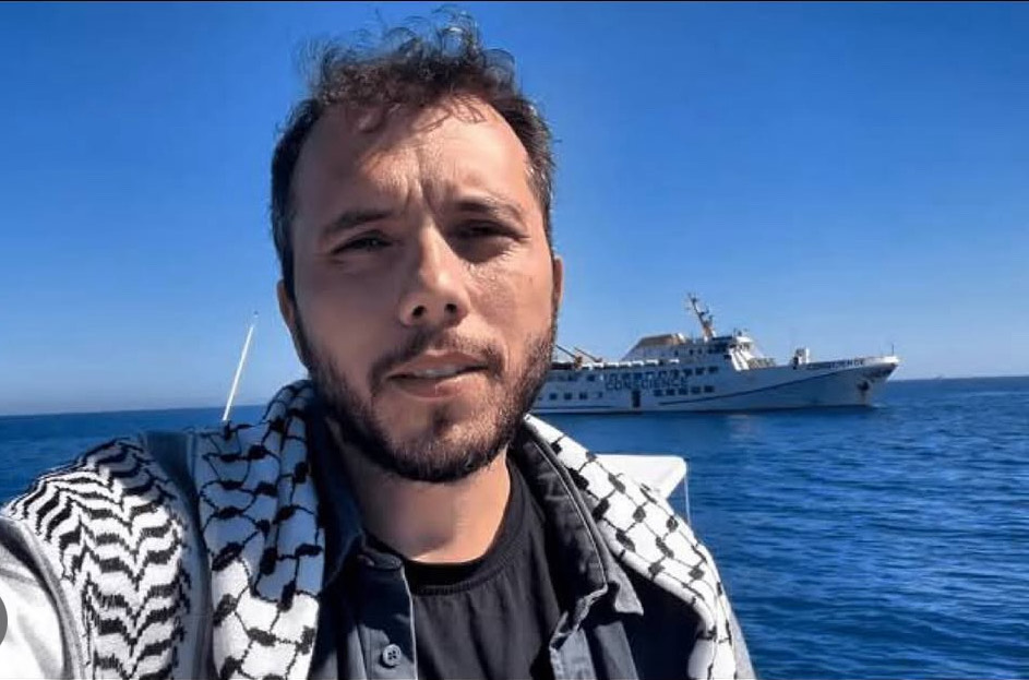 Imagem de Thiago Ávila em embarcação