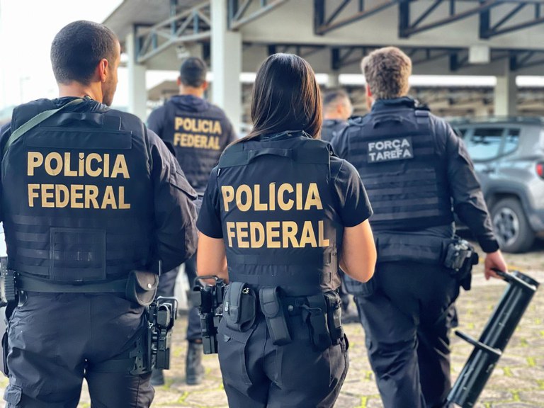 PF intima amiga de Lulinha e mais 30 pessoas para depor em inquérito do INSS