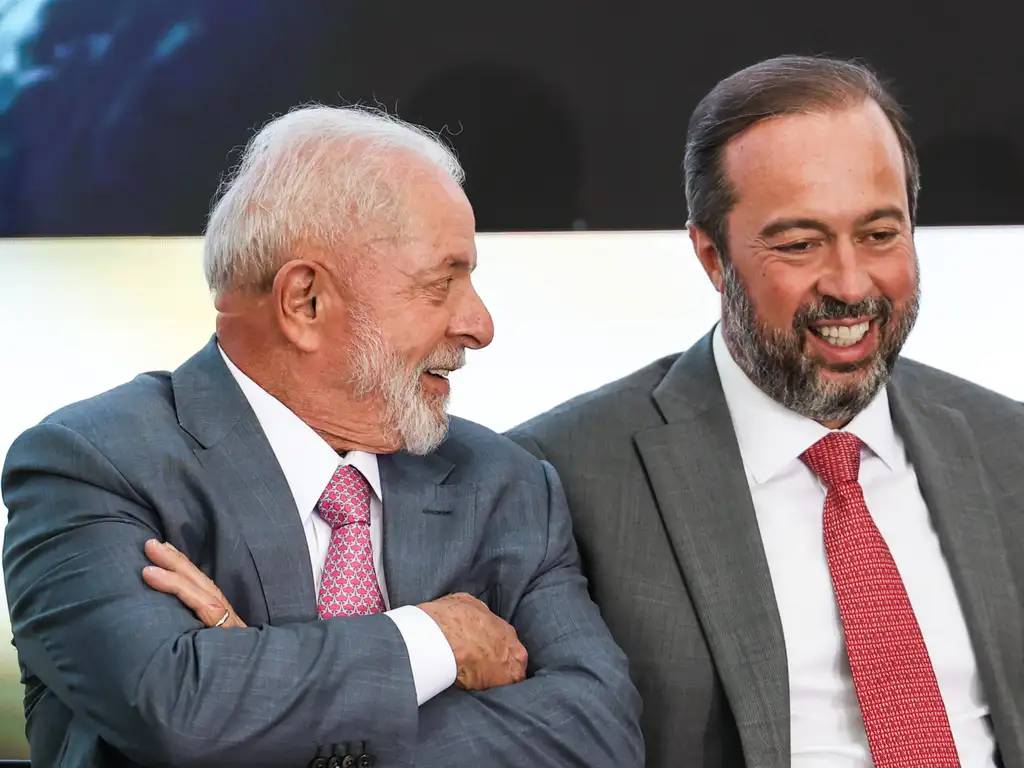 Lula mantém Silveira em Ministério e abre caminho de Messias no STF e Pacheco em MG