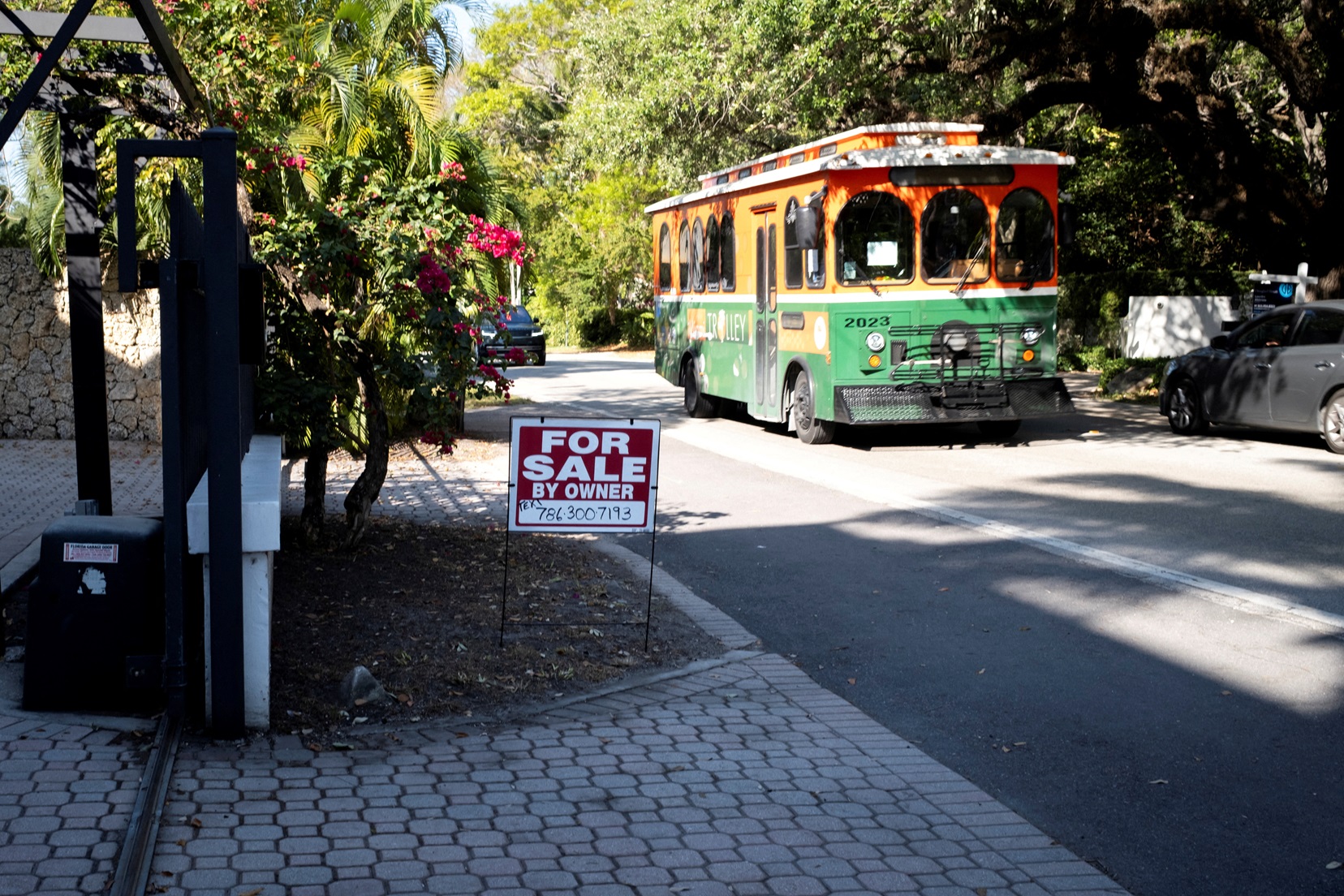 Placa de casa para venda em Miami, EUA
16/04/2025. REUTERS/Marco Bello/File Photo