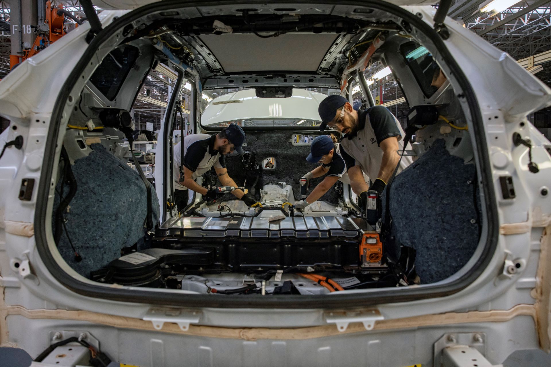 Queda da indústria do Brasil perde força, mas tem maior perda de empregos em 2,5 anos