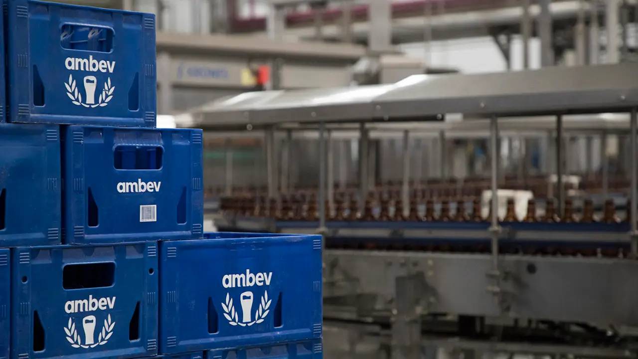Ambev (ABEV3) lucra R$ 3,886 bi no 1º trimestre, alta anual de 2,1%