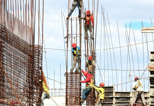 Com Selic alta, construção civil reduz projeção de crescimento a 1,3%, diz CBIC