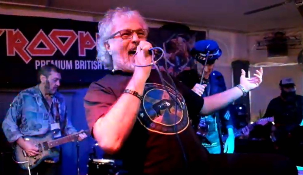 Morre aos 69 anos Paul Mario Day, primeiro vocalista do Iron Maiden