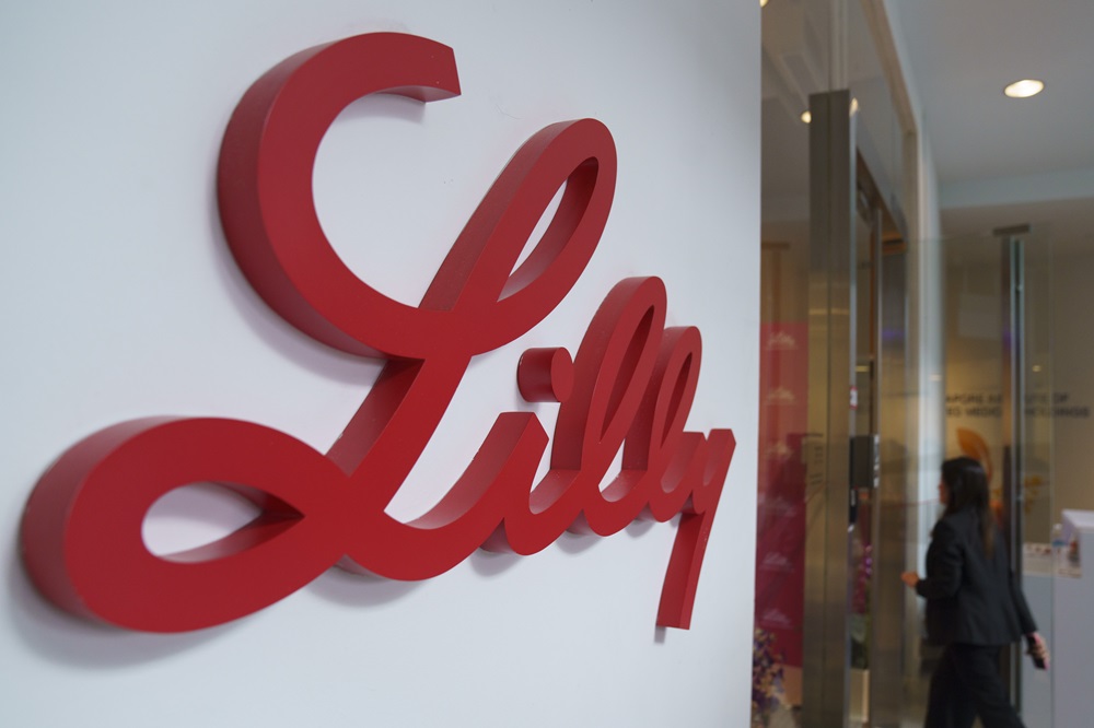 Lilly prevê alta em vendas de medicamentos para obesidade, contrastando com Novo Nordisk