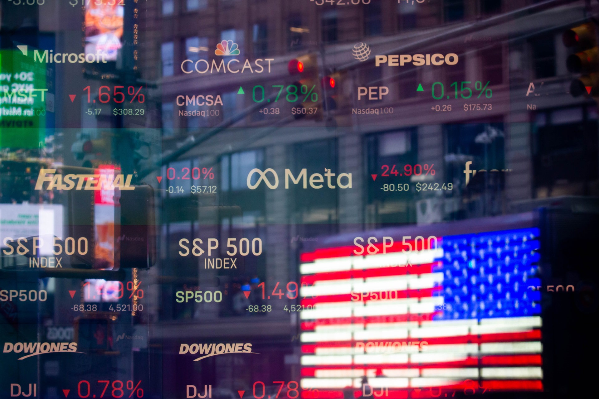 Informações sobre as ações da Meta no Nasdaq MarketSite em Nova York, EUA, na quinta-feira, 3 de fevereiro de 2022. Grandes lucros do setor de tecnologia provocaram algumas oscilações extremas nos preços das ações nesta temporada, com as expectativas de Wall Street aparentemente desalinhadas com a realidade das empresas. Fotógrafo: Michael Nagle/Bloomberg