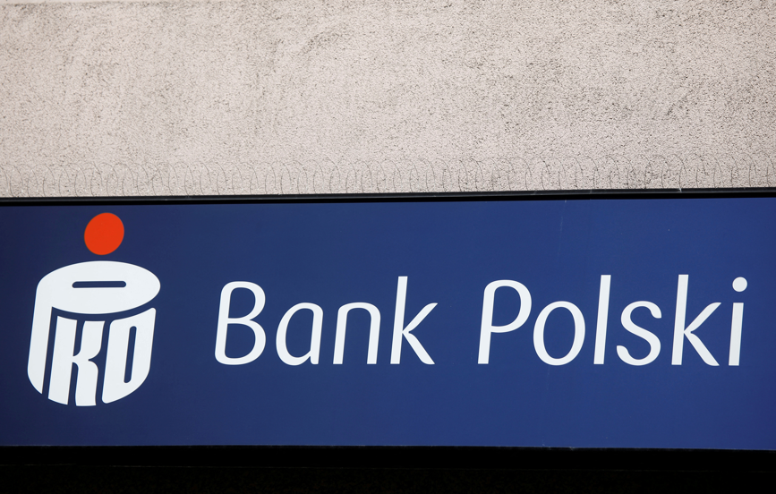 O logotipo do banco polonês PKO BP em Varsóvia, Polônia, em 10 de maio de 2021. REUTERS/Kacper Pempel/Foto de arquivo