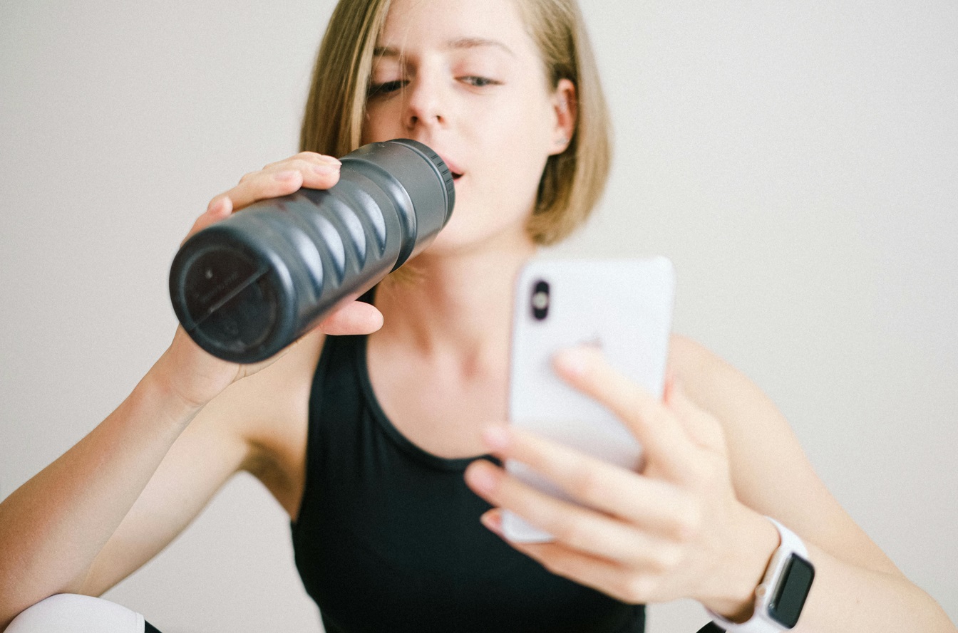 Tendência do Tiktok: Treinar 15 minutos em casa realmente emagrece?