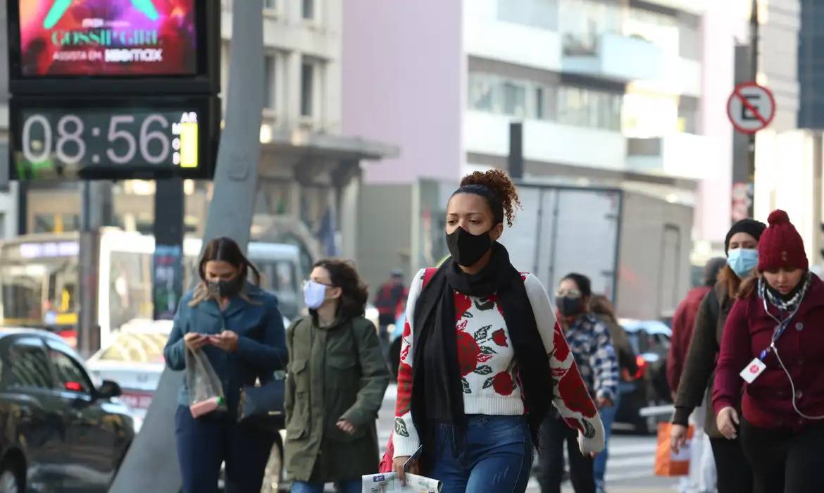 Massa de ar polar deve derrubar temperaturas no Brasil; veja quando e locais afetados