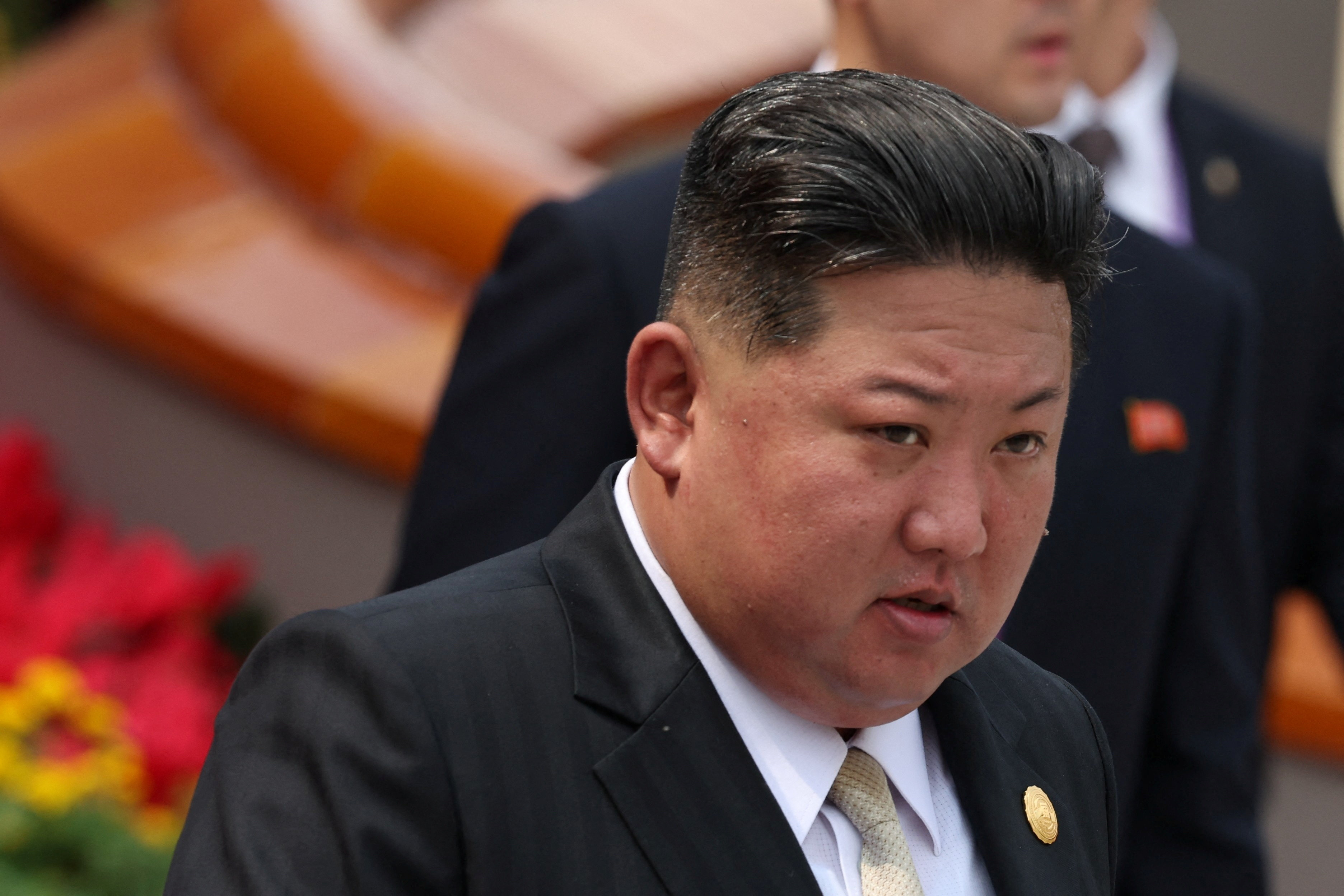 Kim Jong Un pede expansão nuclear “exponencial” após inspecionar nova usina, diz KCNA