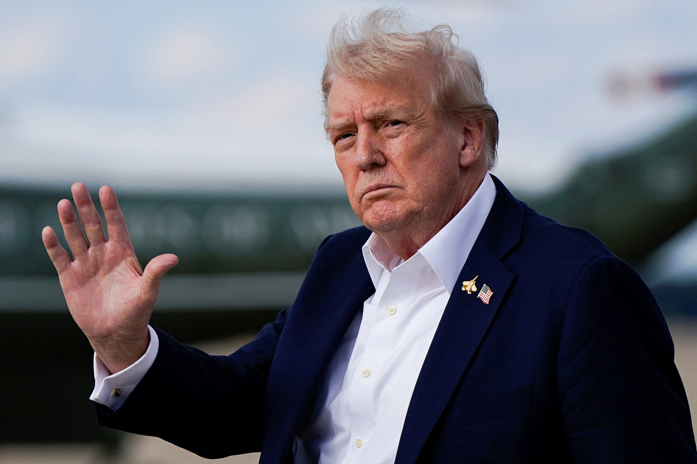 Trump reconhece que crise do fentanil não deve acabar na fronteira com o Canadá