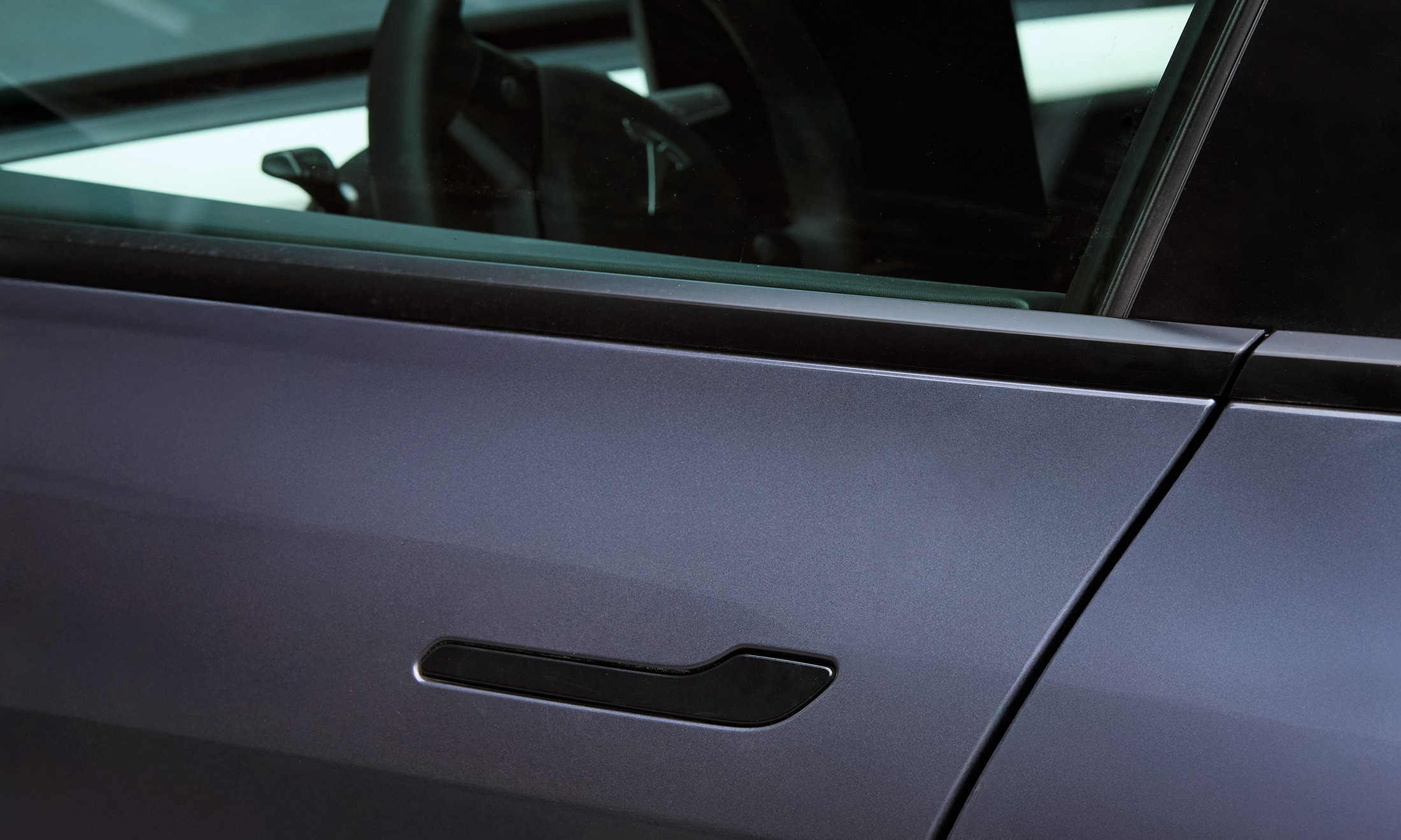 A maçaneta externa de um Tesla Model Y 2023 (Bloomberg)