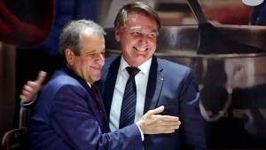 Bolsonaro é quem decidirá vice de Flávio, diz presidente do PL