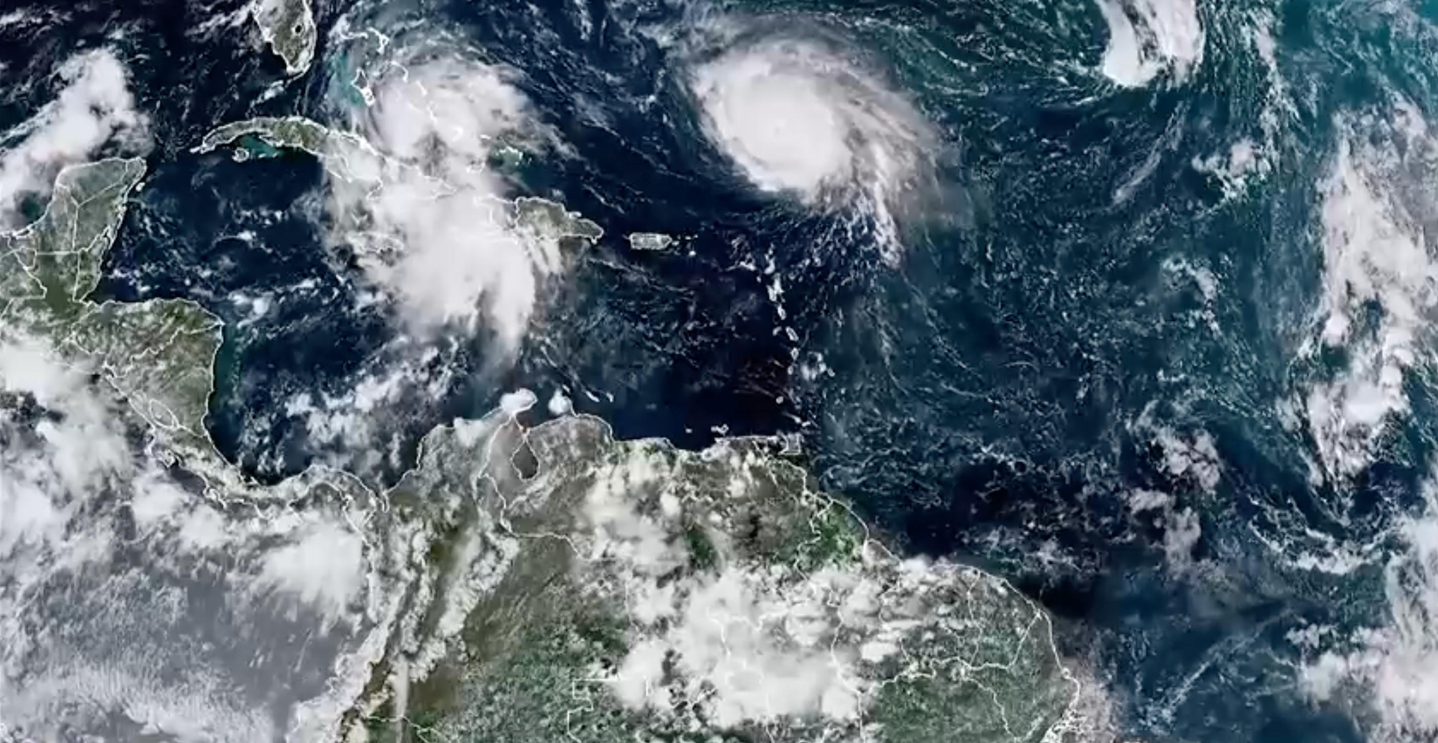 Imagem de satélite mostra movimentação do Furacão Humberto no Oceano Atlântico (Foto: Reuters)