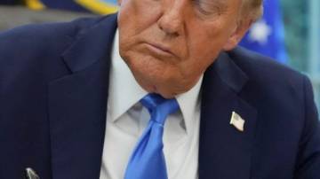 cropped-donald-trump-assina.jpg