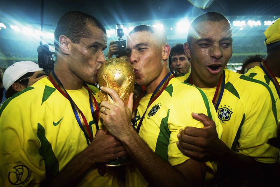Ex-jogadores campeões mundiais dominam campanhas publicitárias na Copa