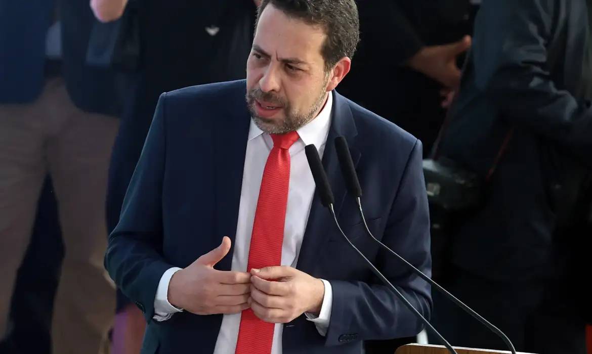 Análise: Boulos usa cerimônia de posse para evidenciar estratégia a um ano da eleição