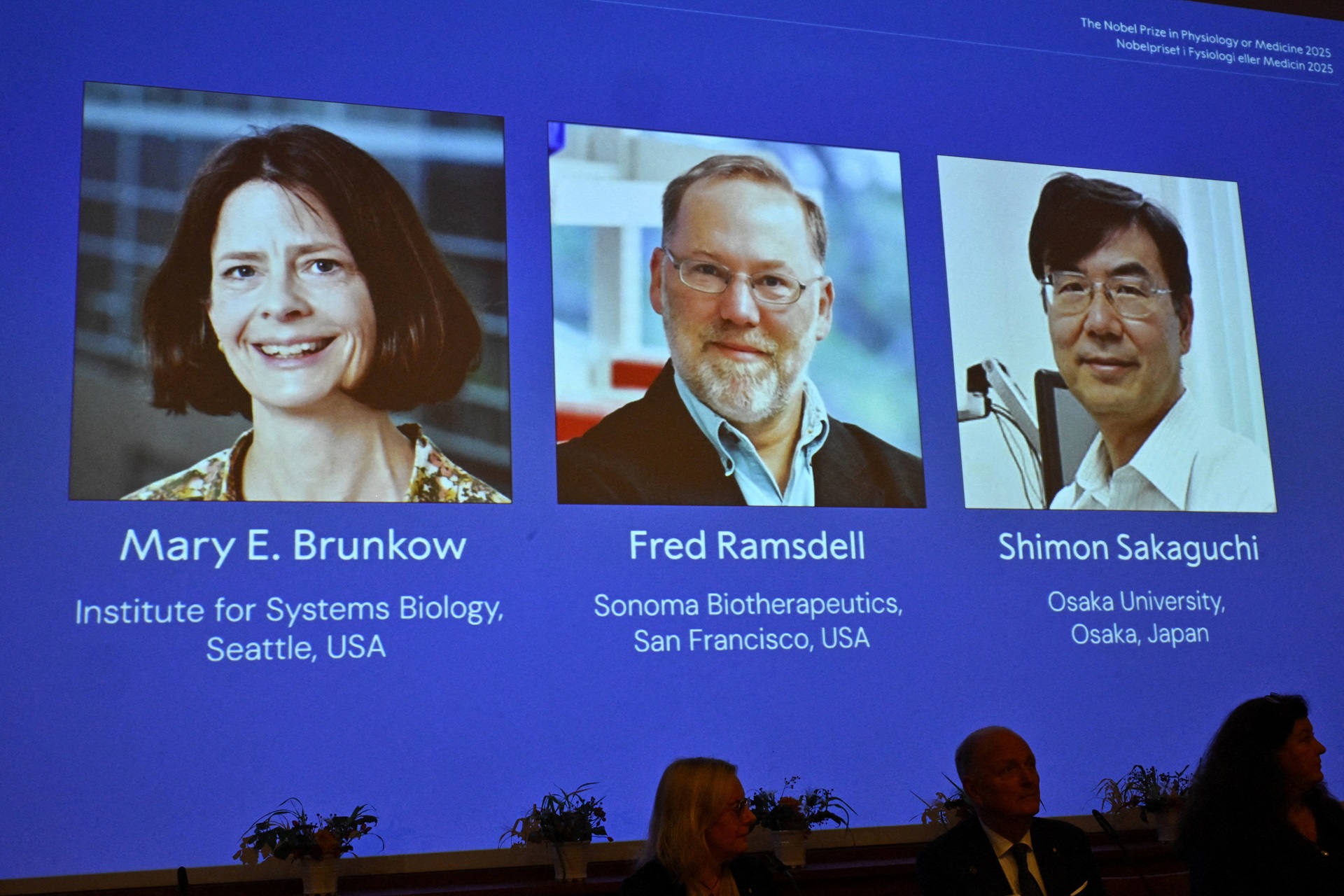 Mary E Brunkow, Fred Ramsdell e Shimon Sakaguchi são anunnciados como vencedores do Prêmio Nobel de Medicina de 2025 em Estocolmo
06/10/2025 TT News Agency/Claudio Bresciani via REUTERS