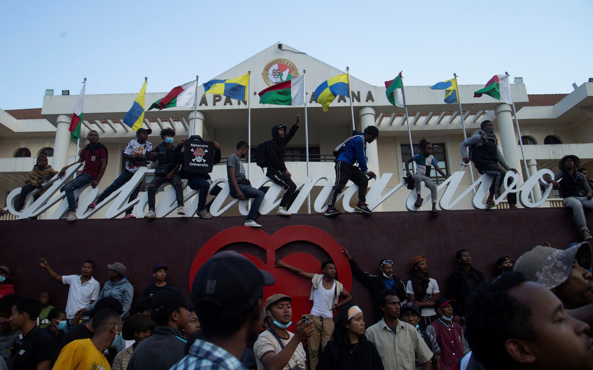 Crise em Madagascar: “Gen Z” lidera atos e militares dizem ter assumido o poder