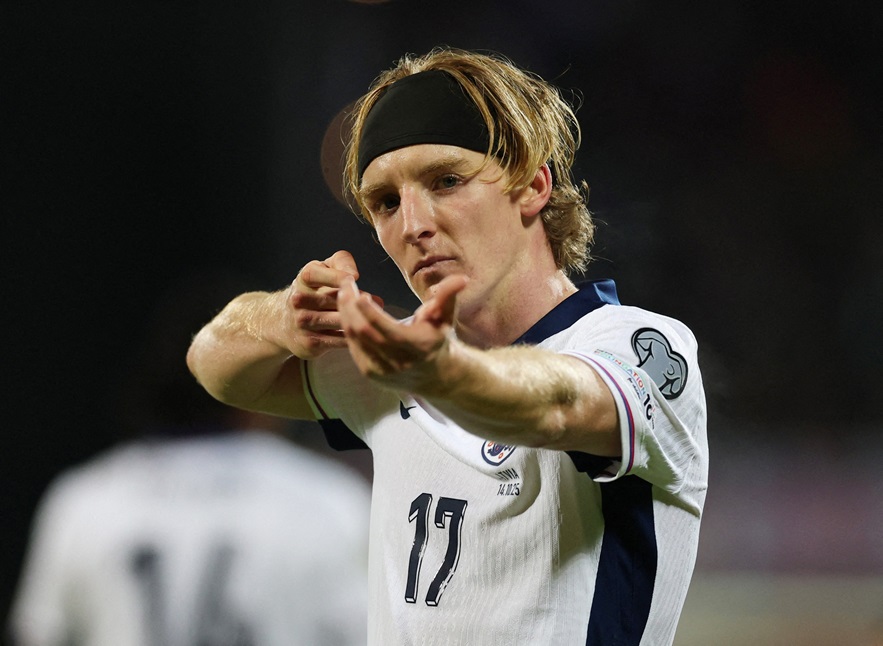 Anthony Gordon, da Inglaterra, comemora o primeiro gol da equipe na partida contra a Letônia, válida pelas Eliminatórias Europeias para a Copa do Mundo, no Estádio Daugava, em Riga, Letônia, 14 de outubro de 2025. Foto: Action Images via Reuters/Paul Childs

