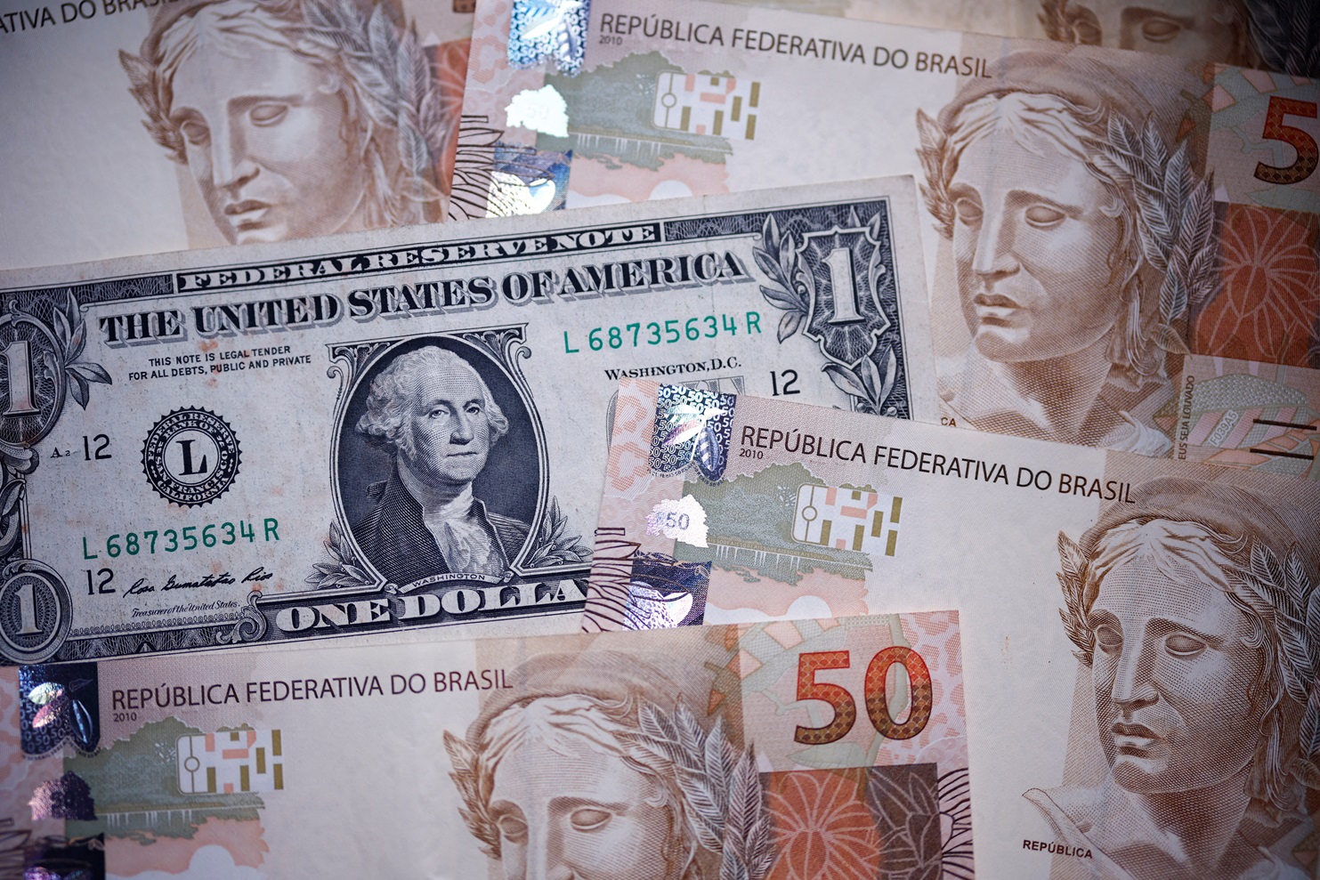 Goldman Sachs: real se destaca entre emergentes, mas segue sensível a juros dos