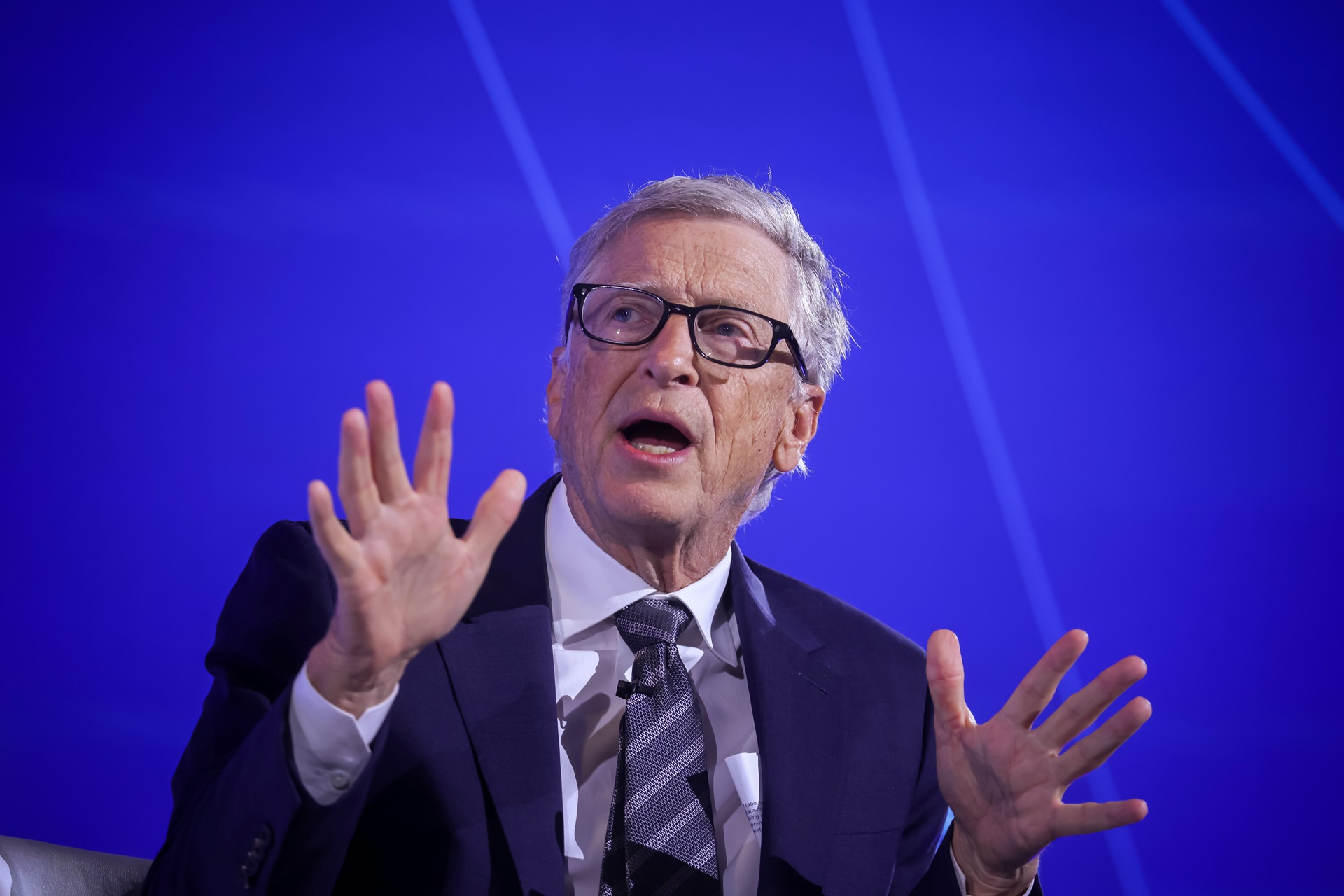 IA pode ser a “pior fonte de injustiça” da história, alerta Bill Gates - QTU Questões do Universo