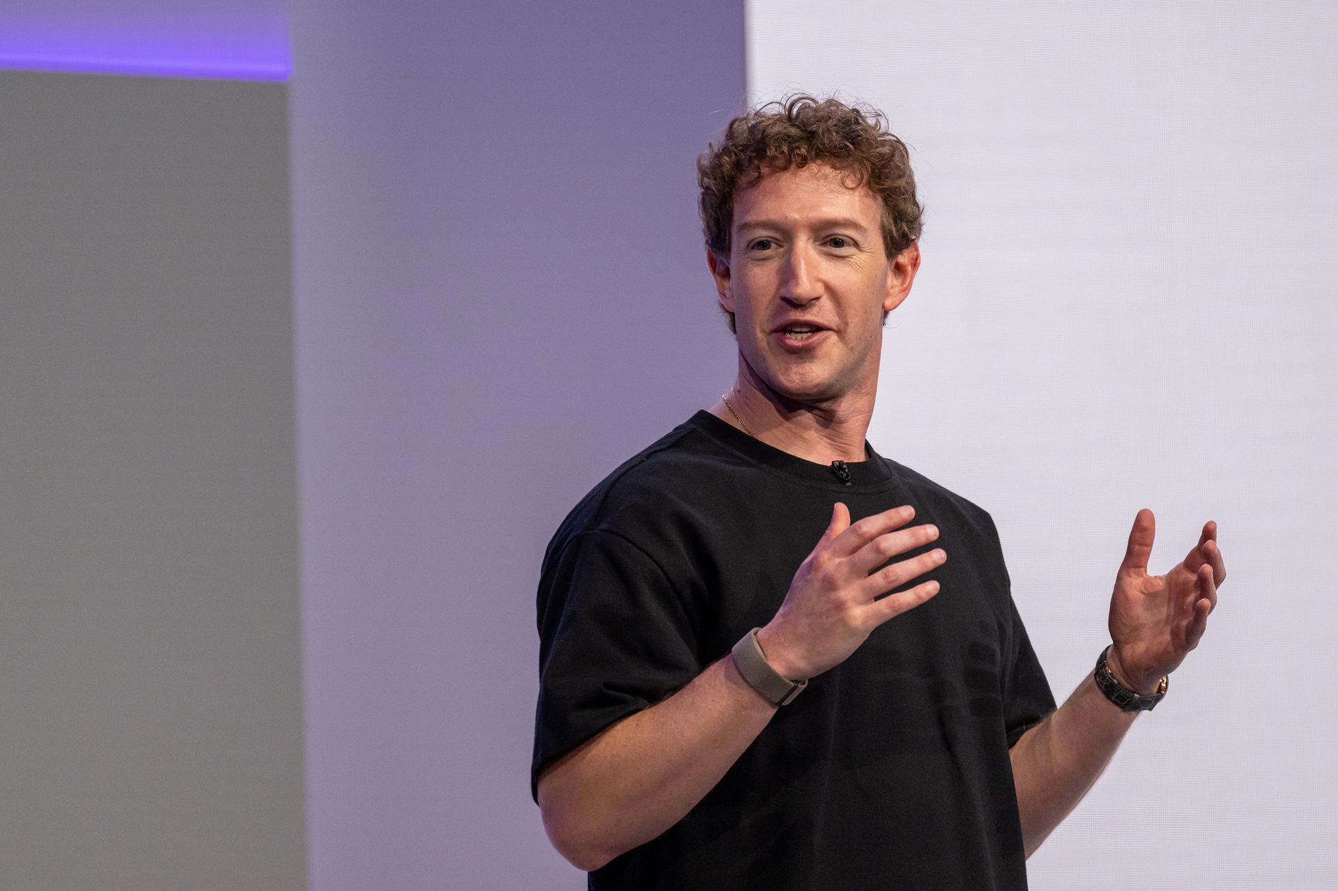 Zuckerberg sai do top 4 dos mais ricos do mundo após Meta desabar na bolsa