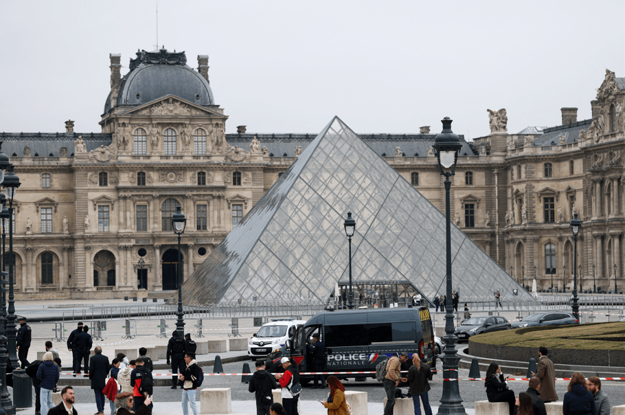 Roubo do Louvre foi obra de criminosos amadores, diz promotora
