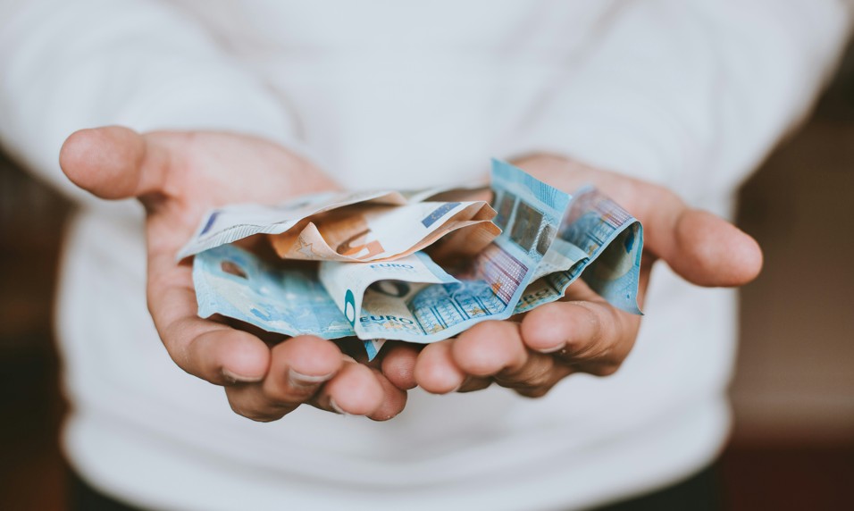 FIIs CACR11 e GGRC11 pagam dividendos nesta segunda; yields vão até 1,71%