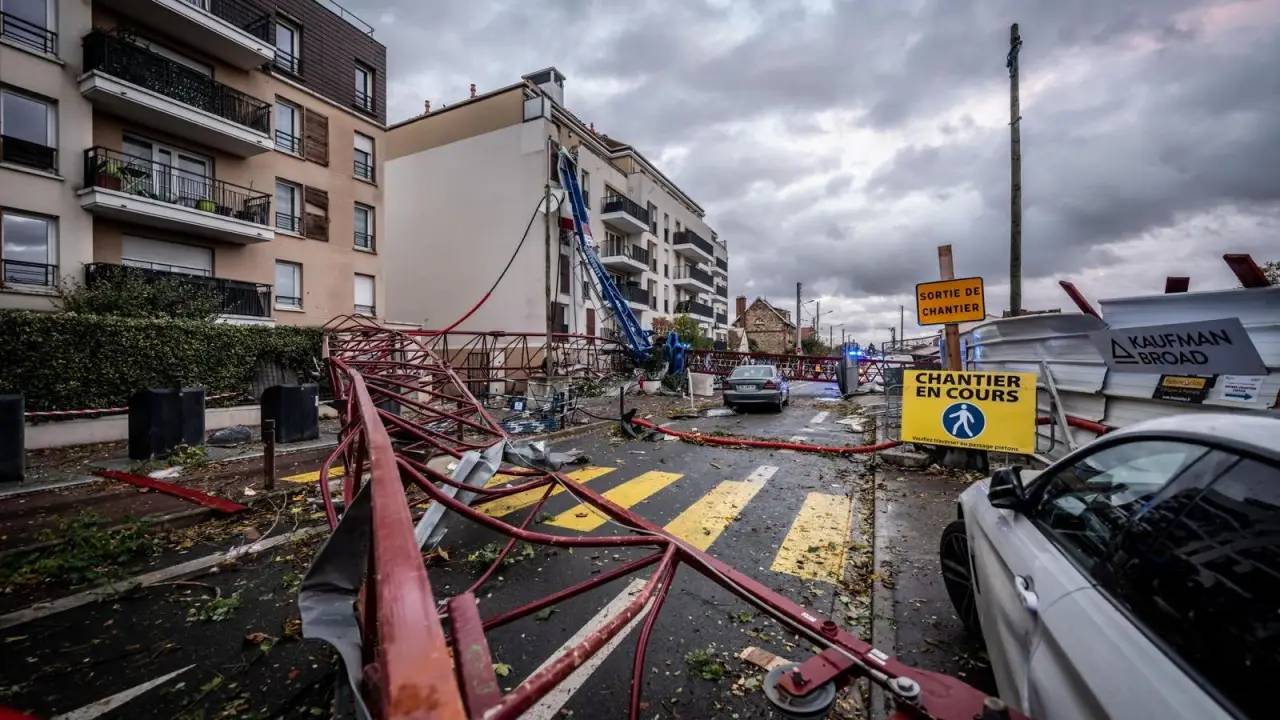 Cidade de Val-d'Oise, norte de Paris, na França, após o tornado em 21/10/2025. Préfet du Val-d'Oise/Reprodução/X