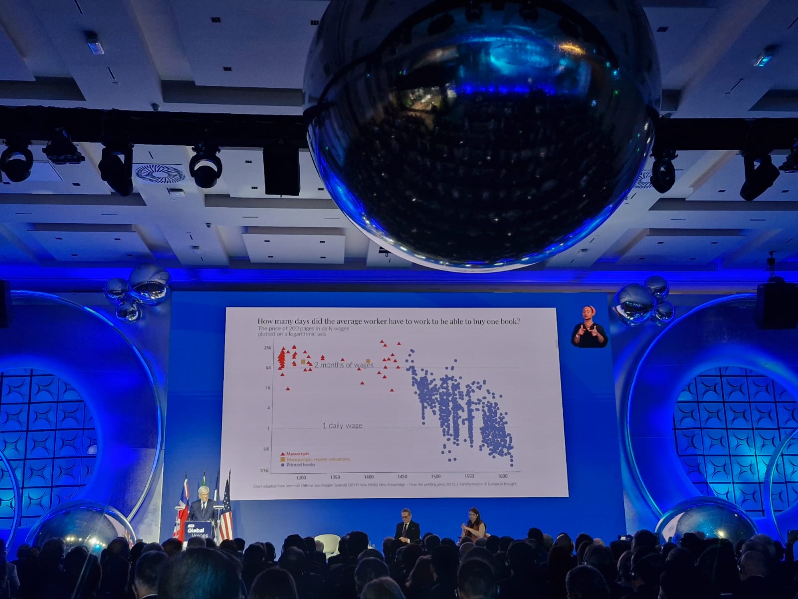 Economista americano Paul Michel Romer, Prêmio Nobel de Economia, fala em evento da CNC em São Paulo (Foto: InfoMoney)