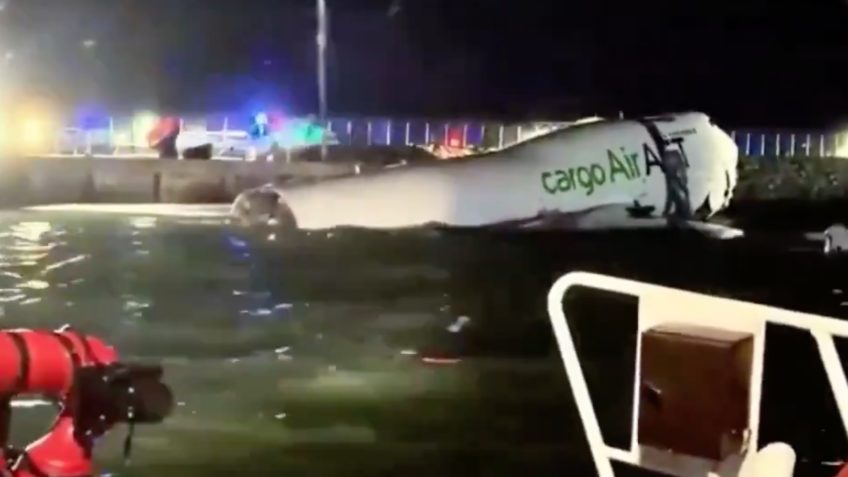 Avião de carga cai no mar após derrapar na pista do aeroporto de Hong Kong